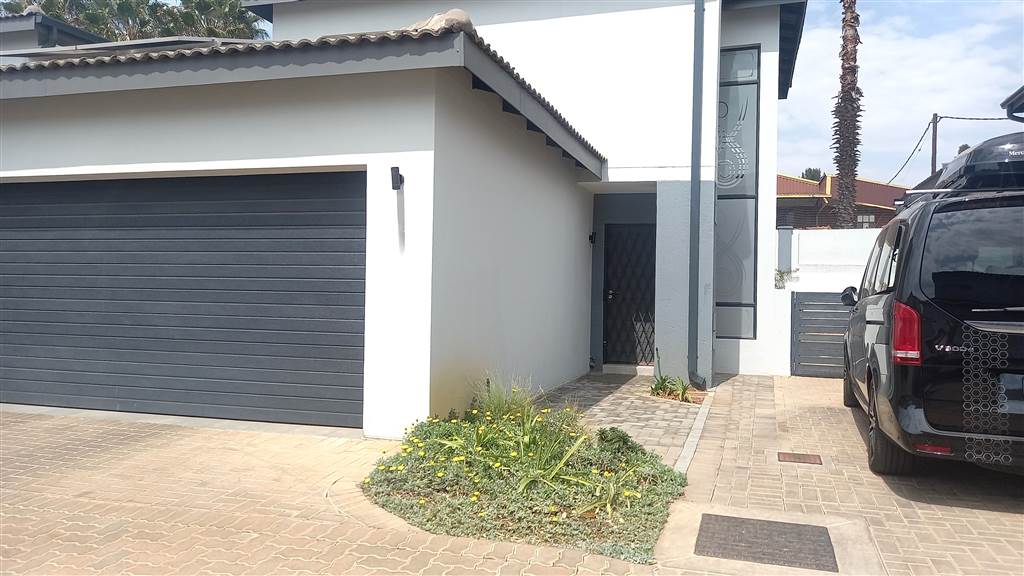 3 Bed Duplex to rent in Little Falls RR4202578 Private Property