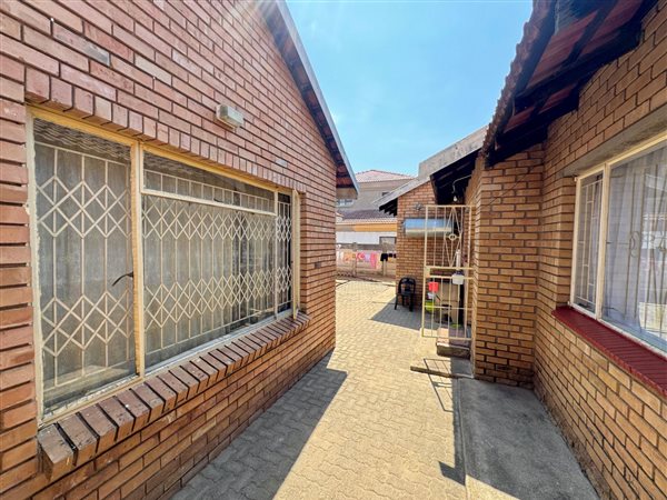 6 Bedroom House 6 Bedroom House