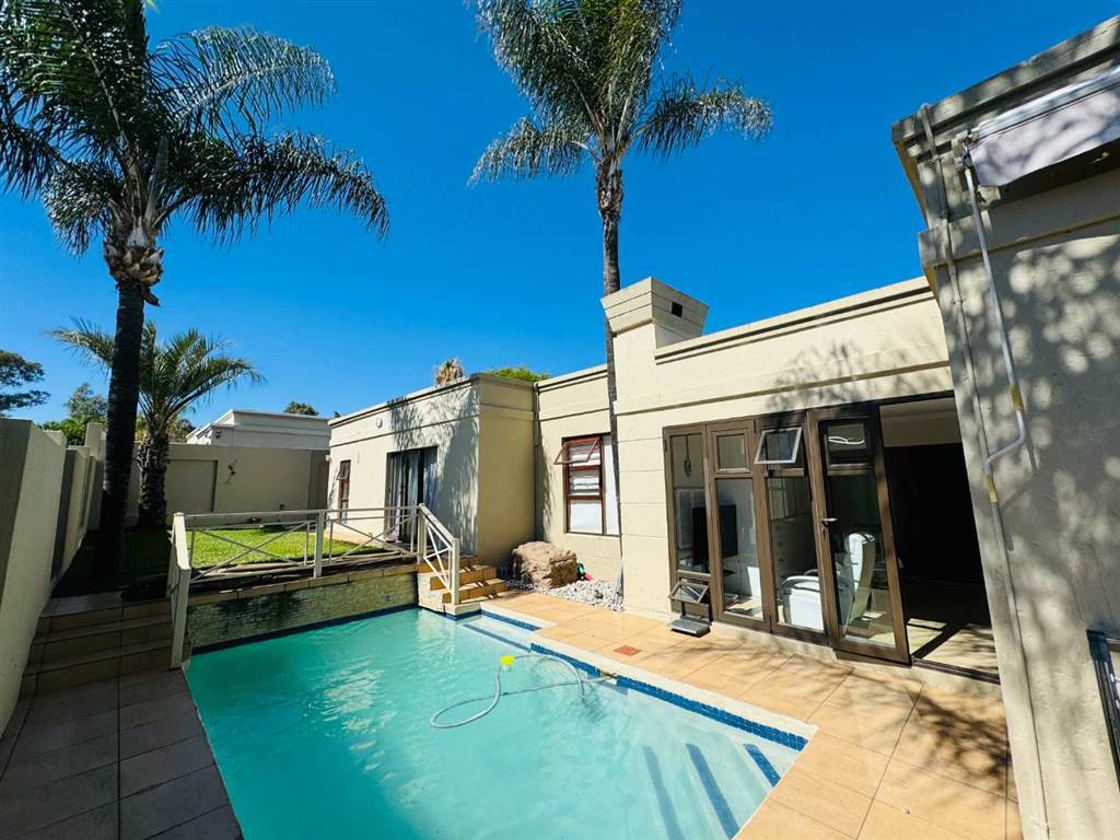 3 Bed Cluster for sale in Sunninghill T4607553 Private Property