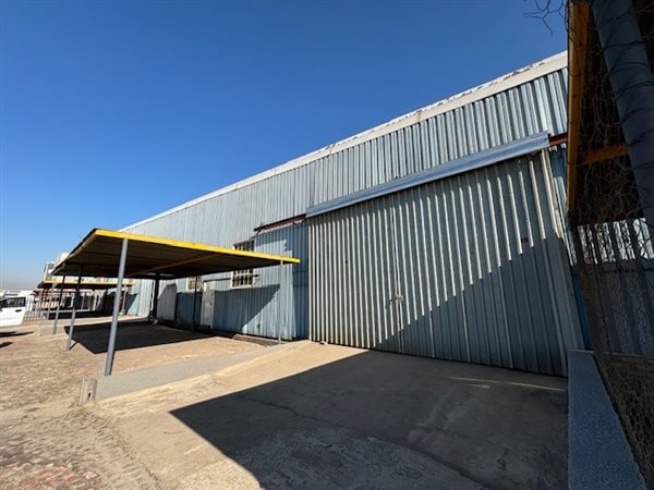 1 296  m² Industrial space