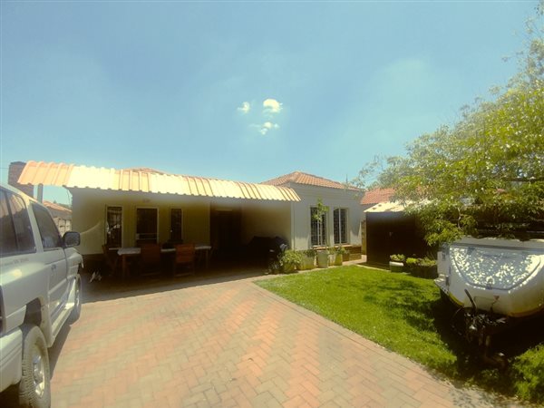 3 Bed House in Eloffsdal