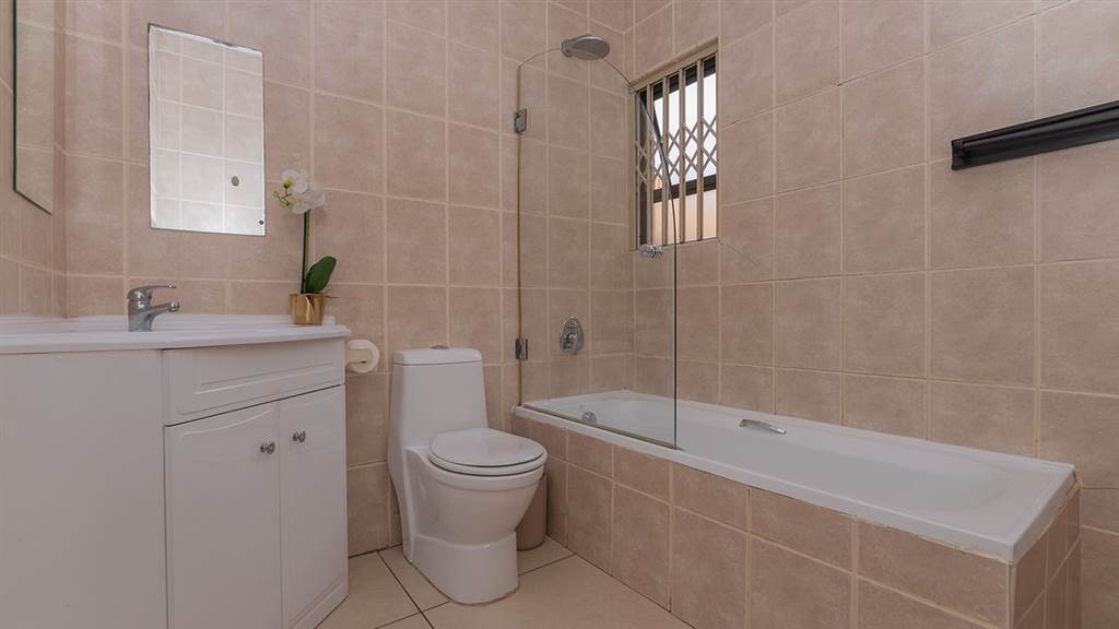 4 Bed House in Terenure photo number 24