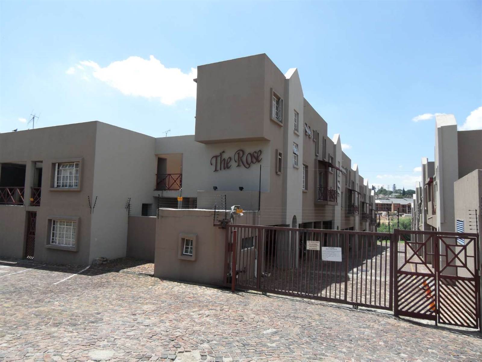 3 Bed Apartment in Corlett Gardens photo number 1