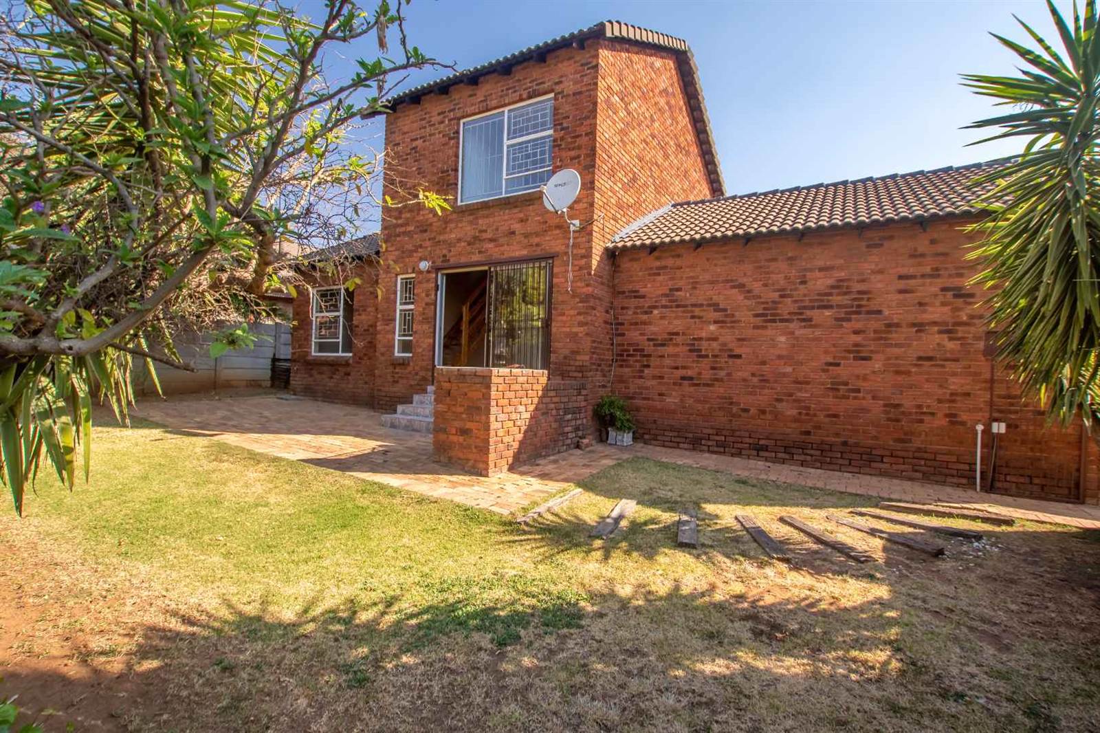 3 Bed Townhouse in Radiokop photo number 1