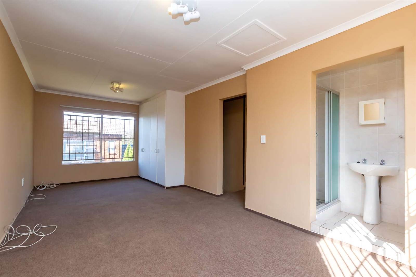 3 Bed Townhouse in Radiokop photo number 13