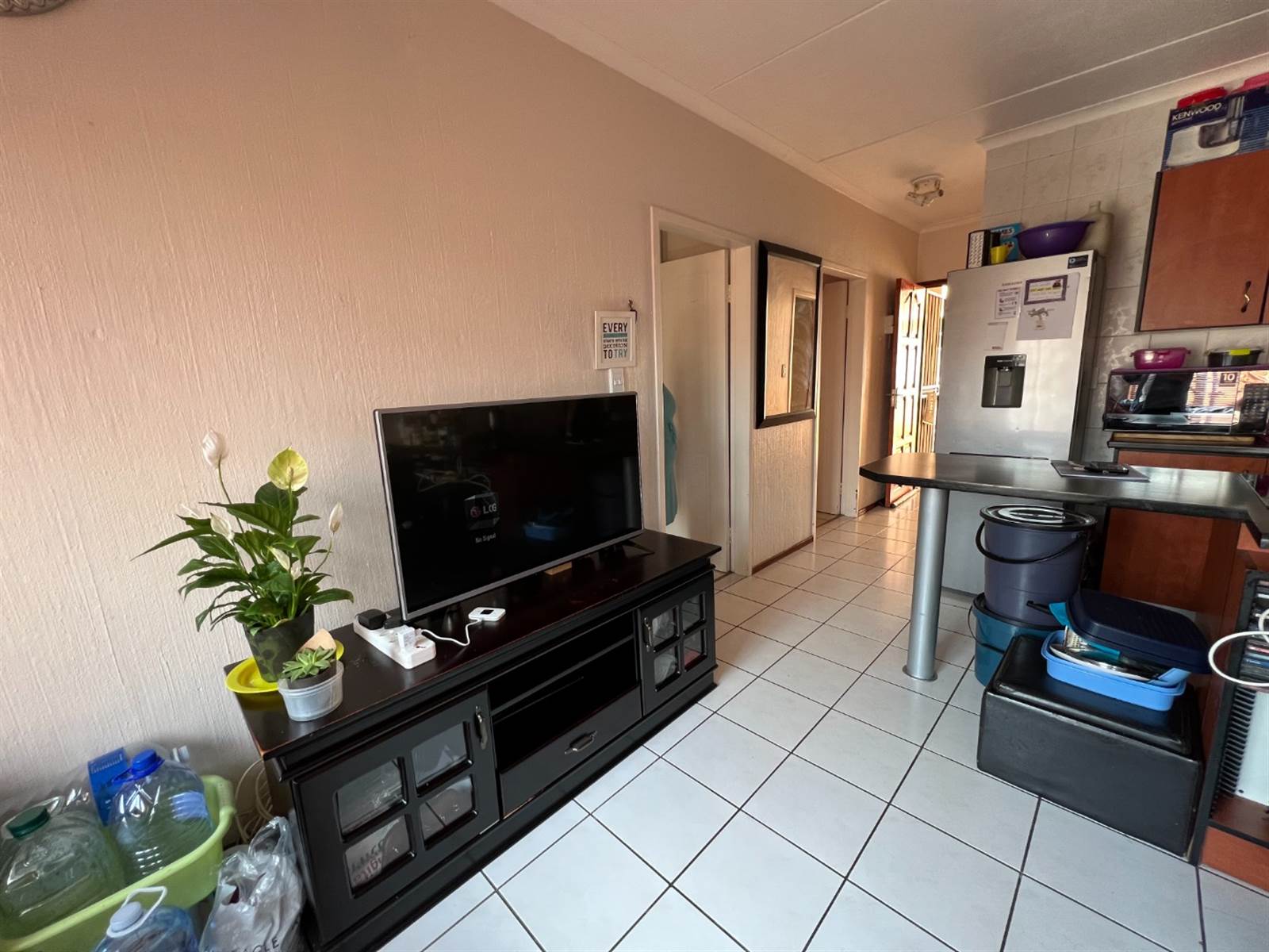 2 Bed Townhouse in Bezuidenhout Valley photo number 2