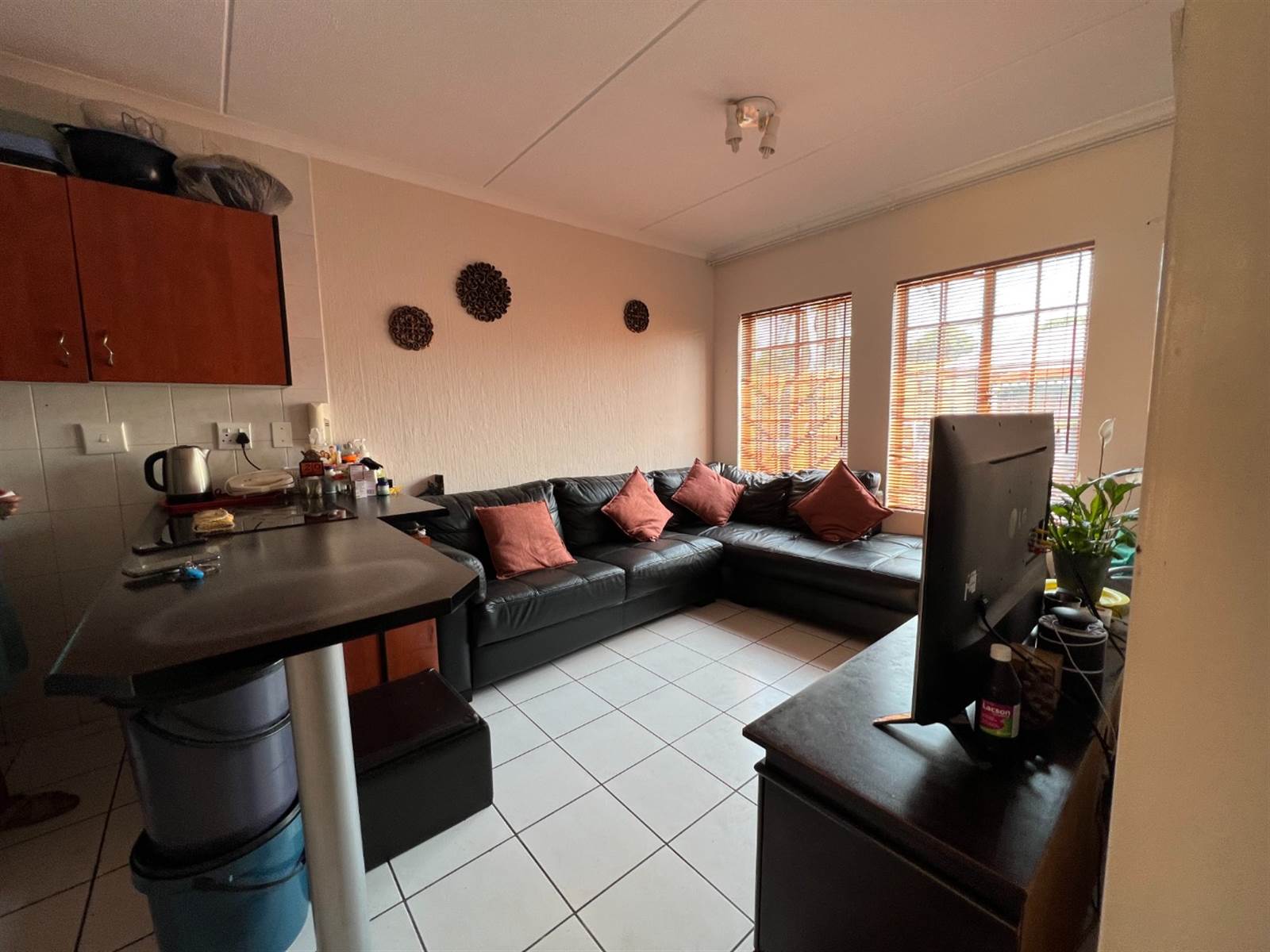 2 Bed Townhouse in Bezuidenhout Valley photo number 1