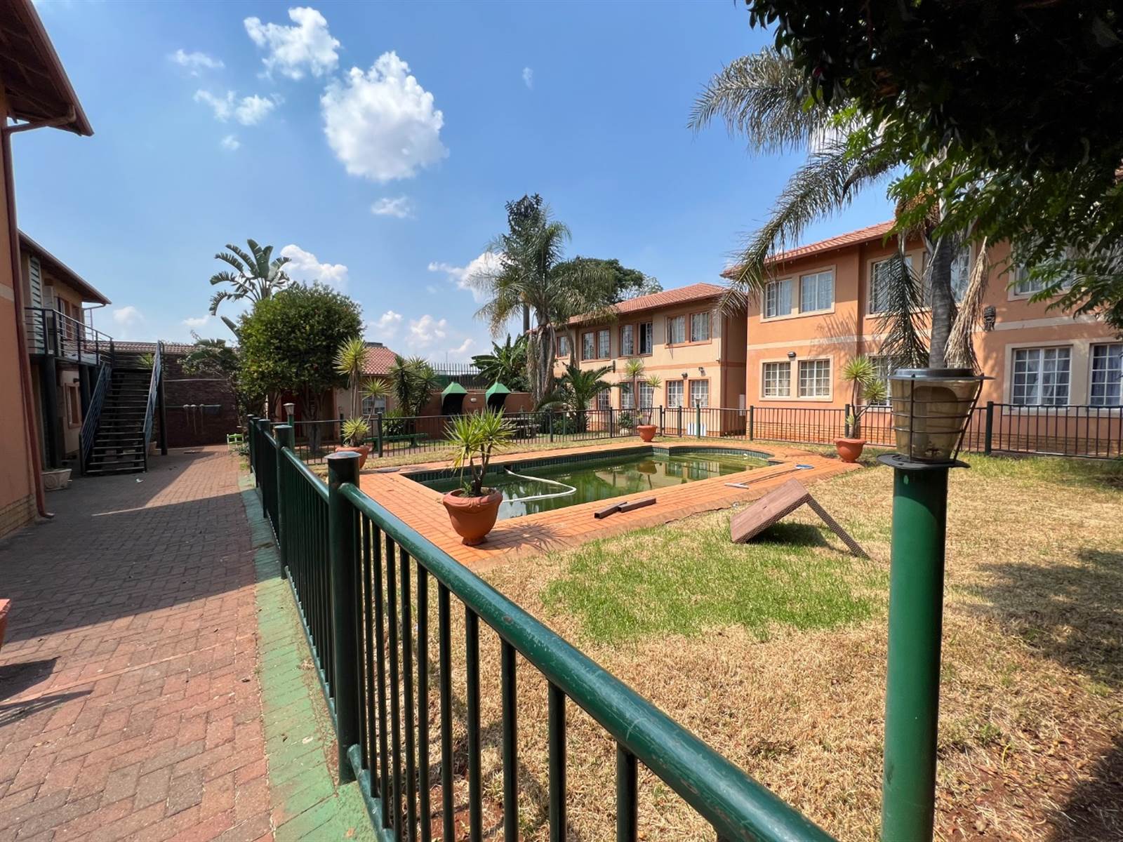 2 Bed Townhouse in Bezuidenhout Valley photo number 24