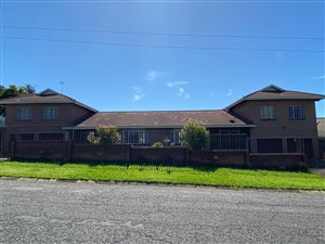 8 Bed House in Mountain Rise