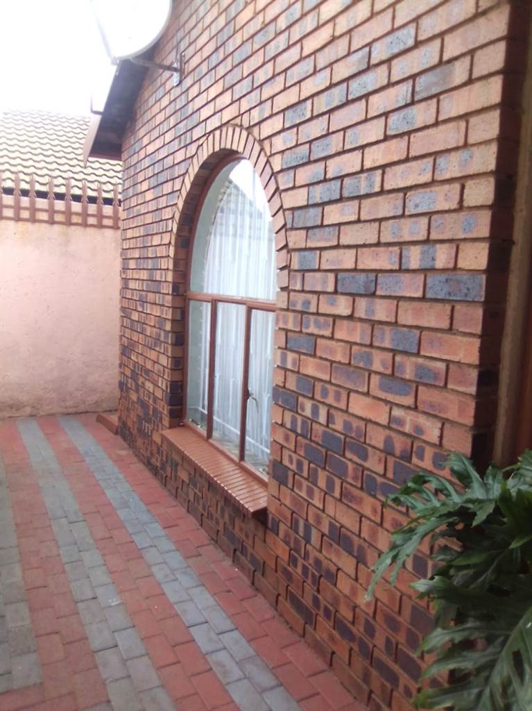 2 Bed House in Phiri photo number 20