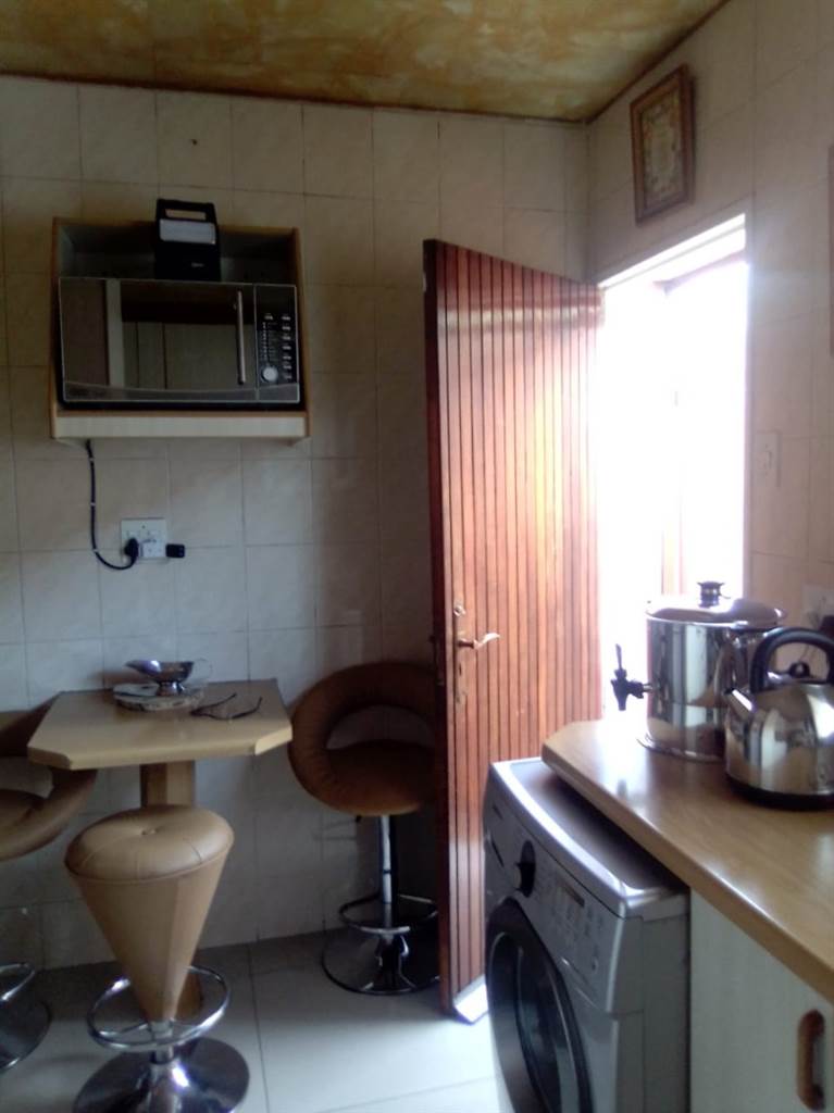 2 Bed House in Phiri photo number 6