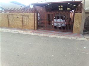 2 Bed House in Phiri