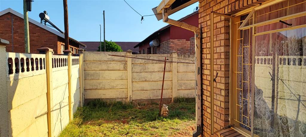3 Bed House in Retswelele photo number 20