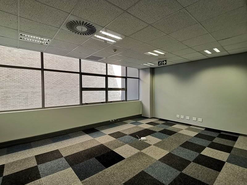 699  m² Office Space in Rosebank photo number 8