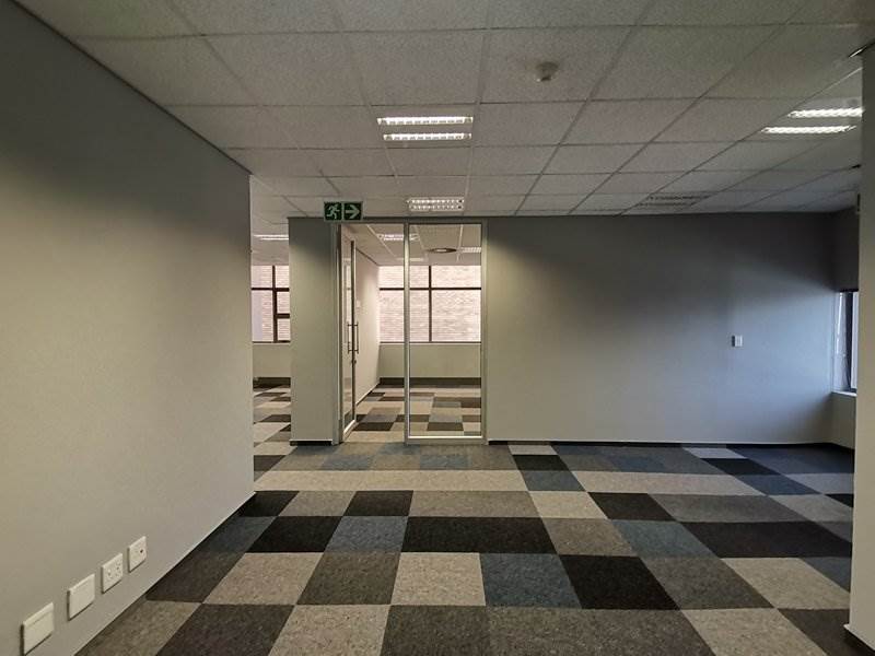 699  m² Office Space in Rosebank photo number 23