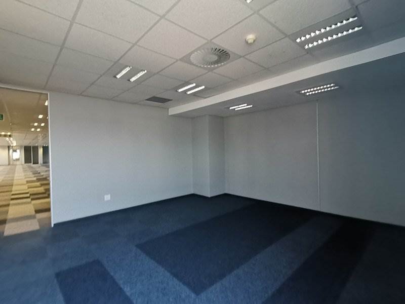 699  m² Office Space in Rosebank photo number 21