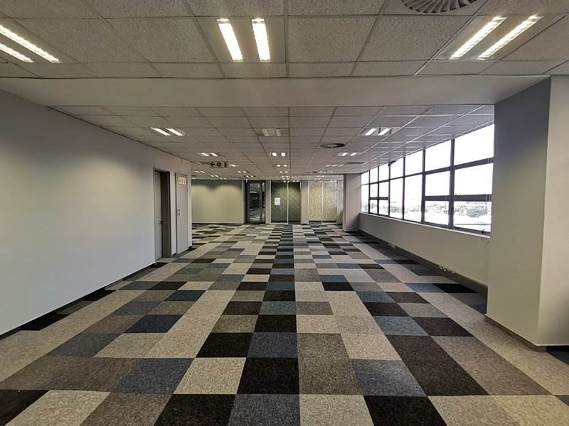 699  m² Office Space in Rosebank photo number 10