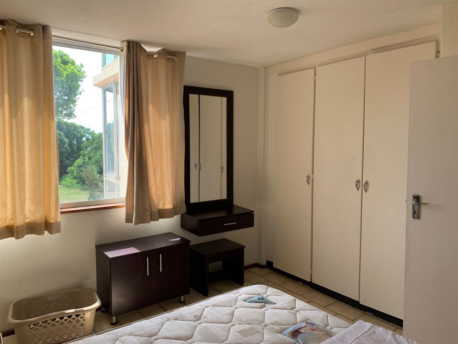 2 Bed Apartment in Amanzimtoti photo number 8