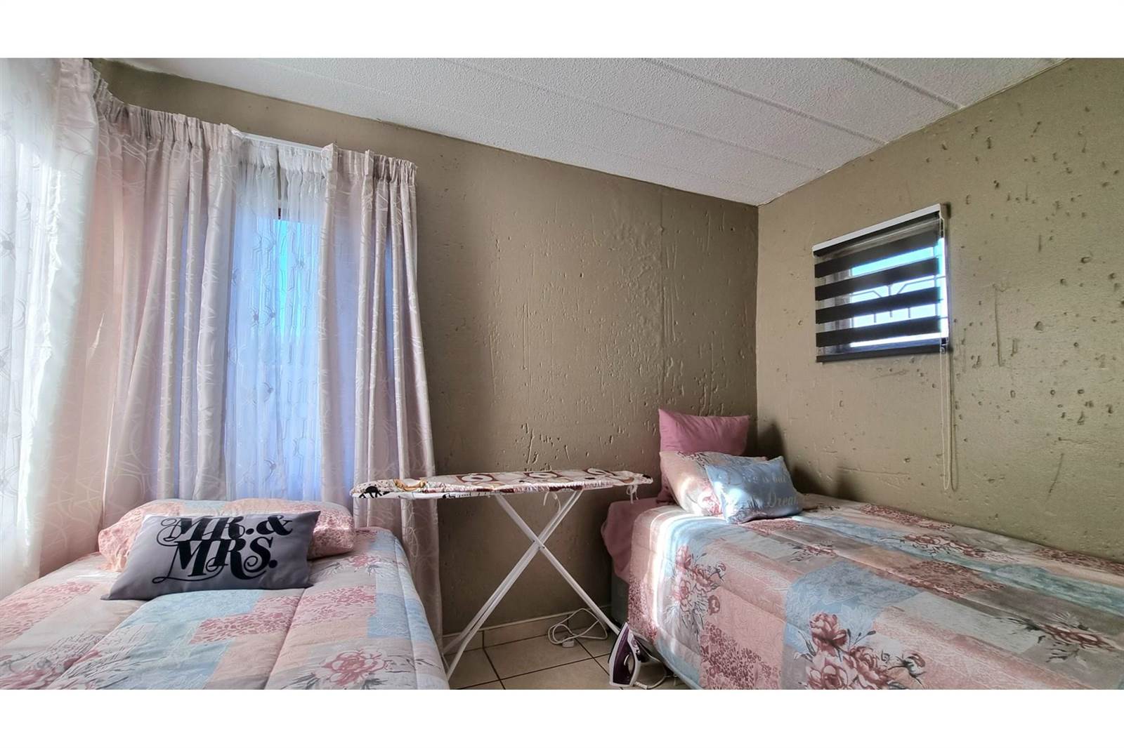 2 Bed Apartment in Glenvista photo number 12