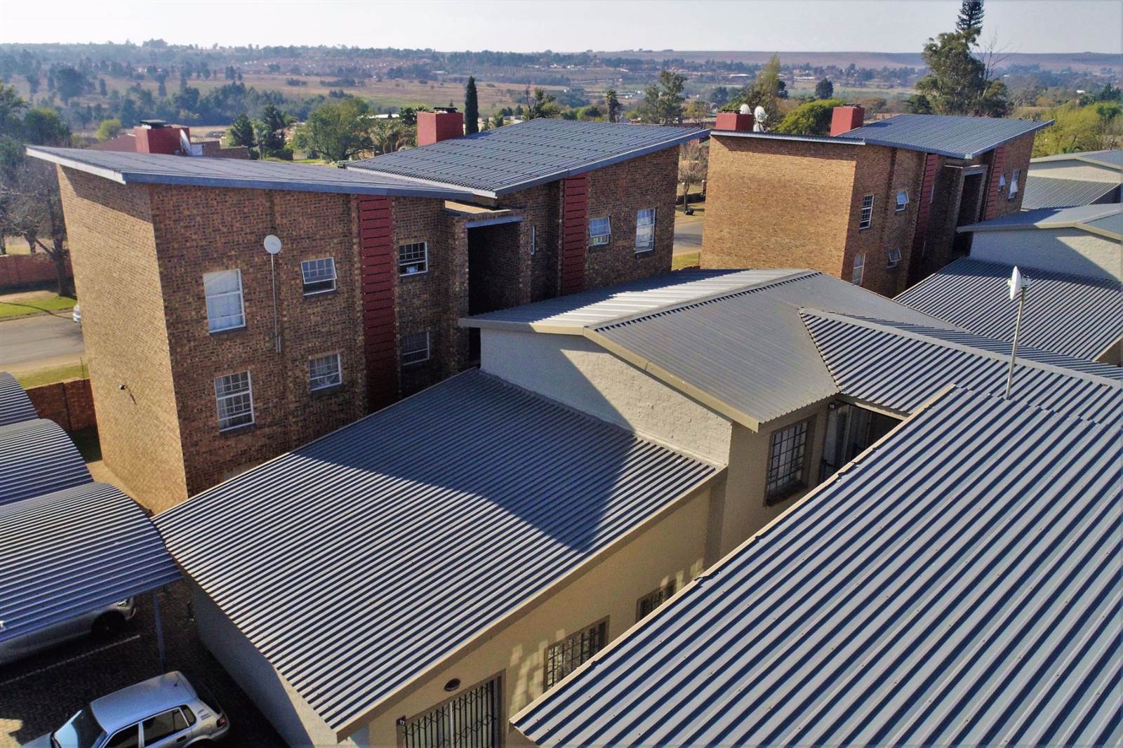 2 Bed Townhouse in Witbank Central photo number 15