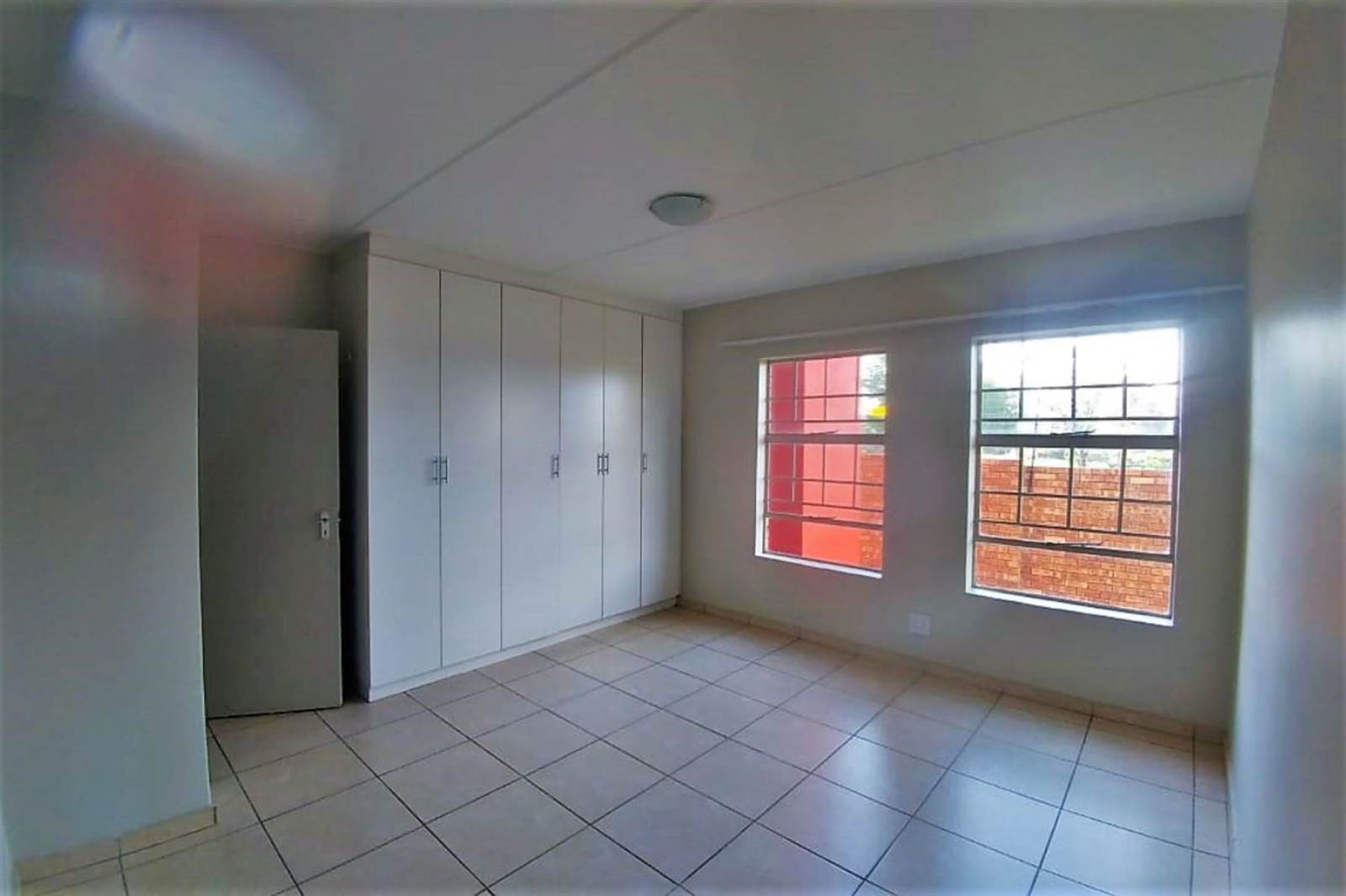 2 Bed Townhouse in Witbank Central photo number 7