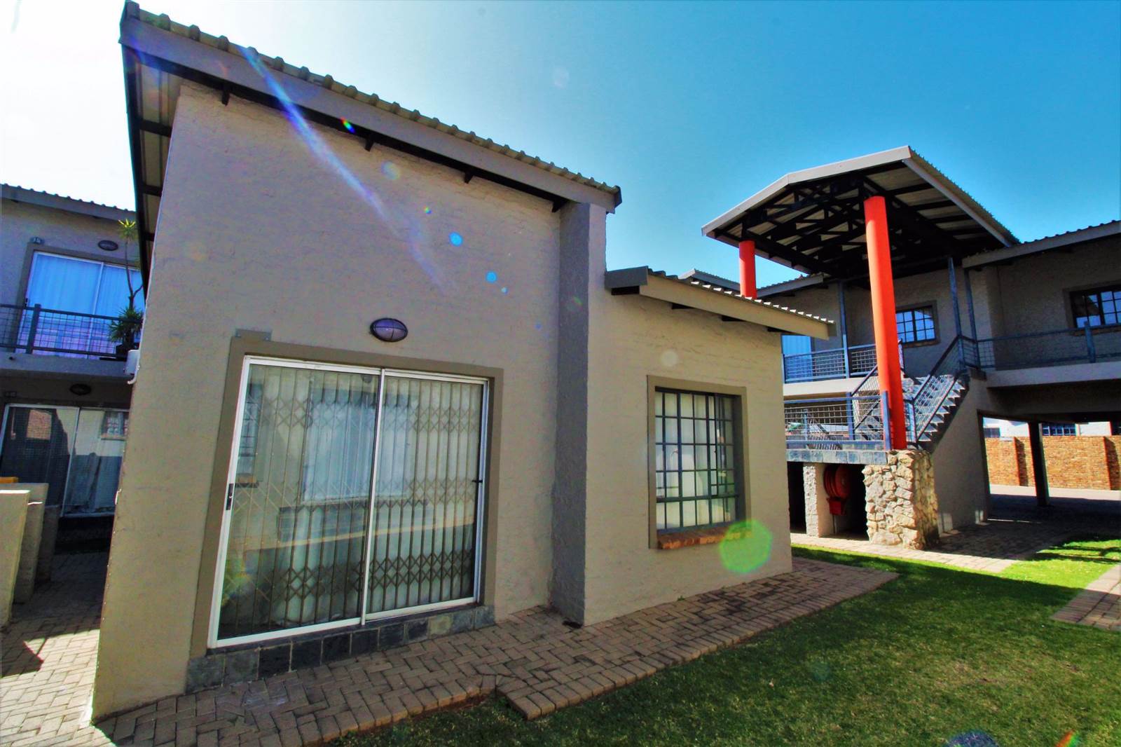 2 Bed Townhouse in Witbank Central photo number 12