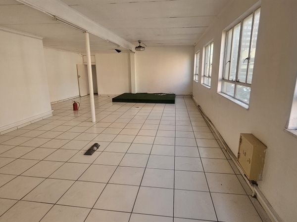 150  m² Commercial space