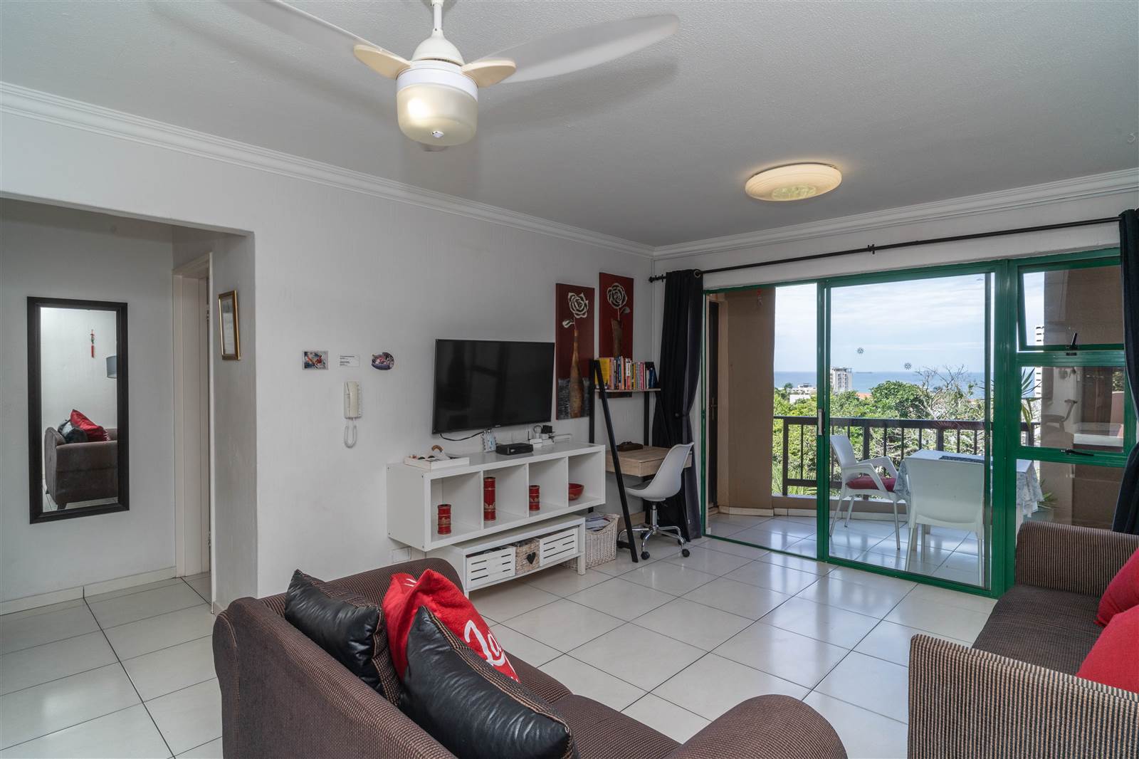 2 Bed Apartment in Umhlanga Rocks photo number 4