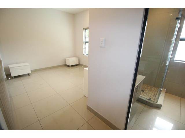 2 Bed Townhouse in Rosebank photo number 17
