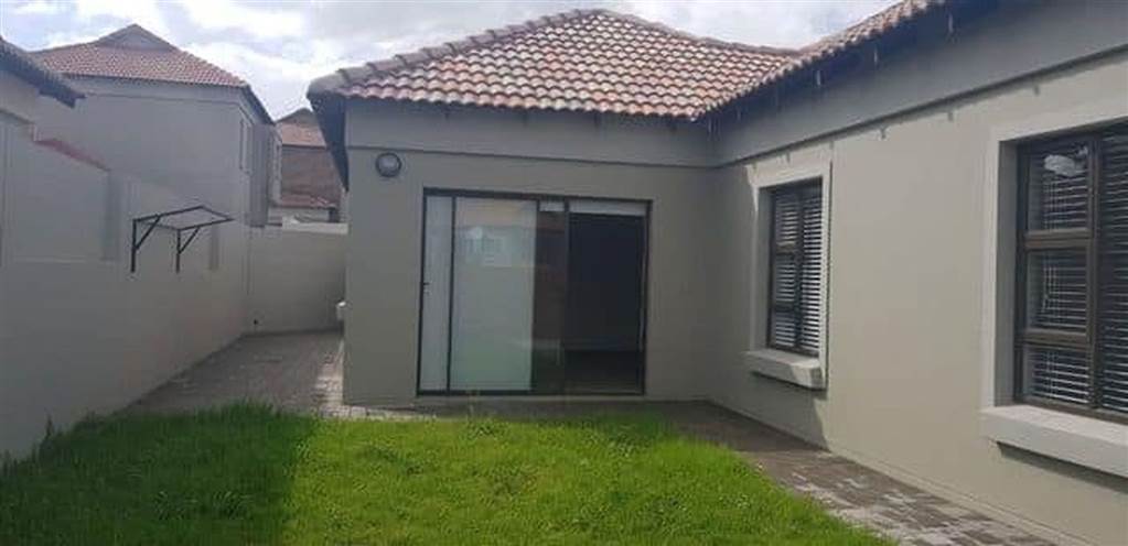 3 Bed House in Trichardt photo number 16