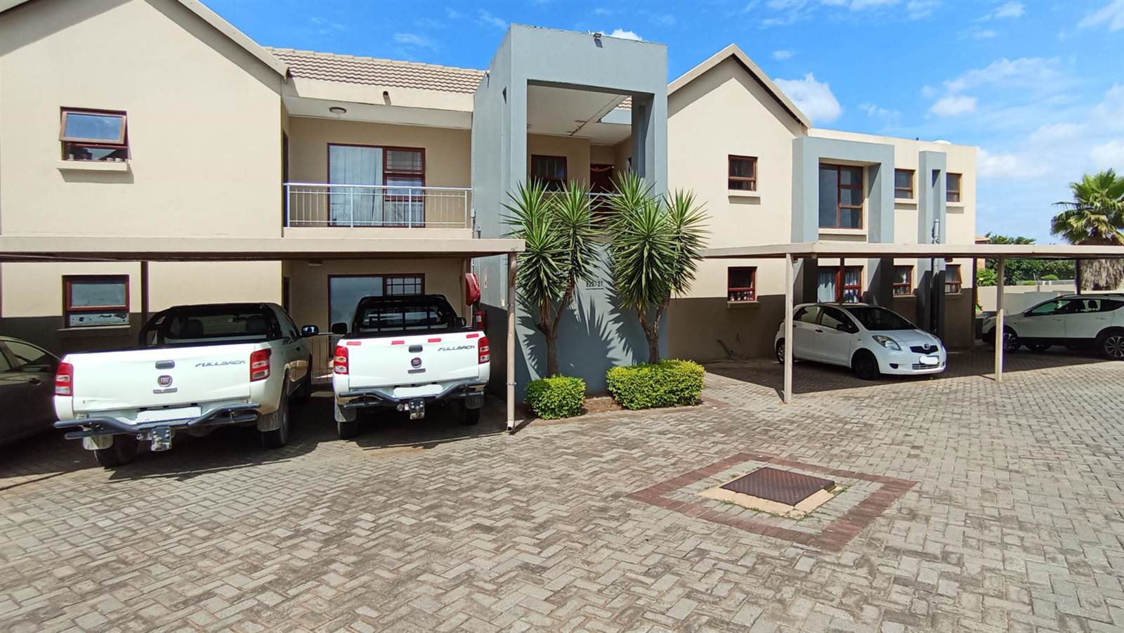 3 Bed Townhouse in Krugersdorp Central photo number 1