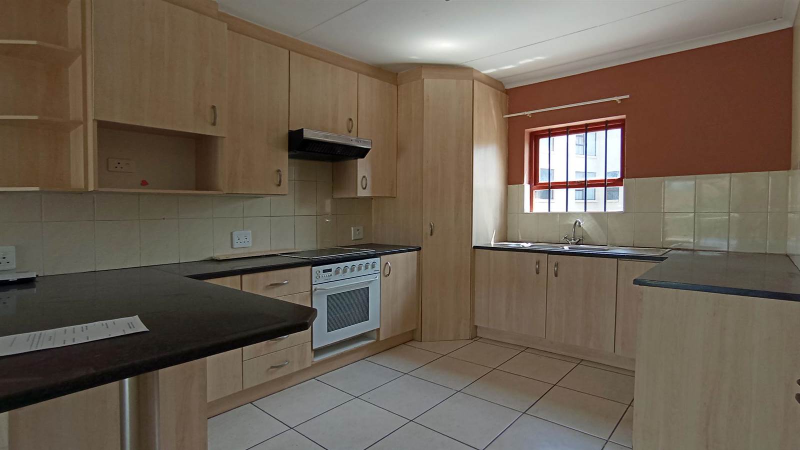 3 Bed Townhouse in Krugersdorp Central photo number 4