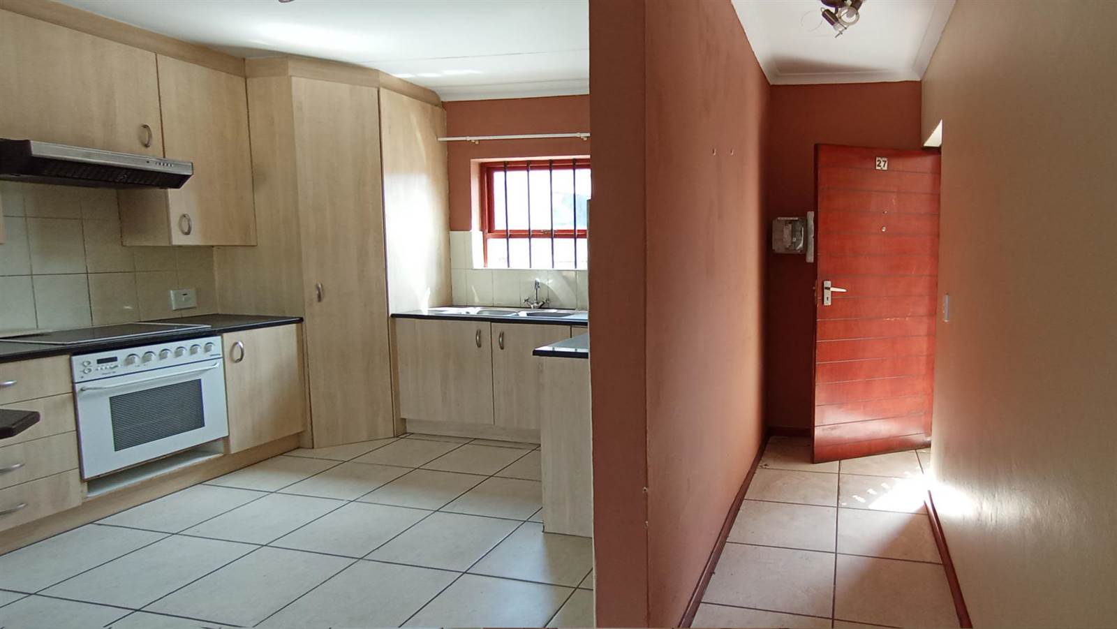 3 Bed Townhouse in Krugersdorp Central photo number 2