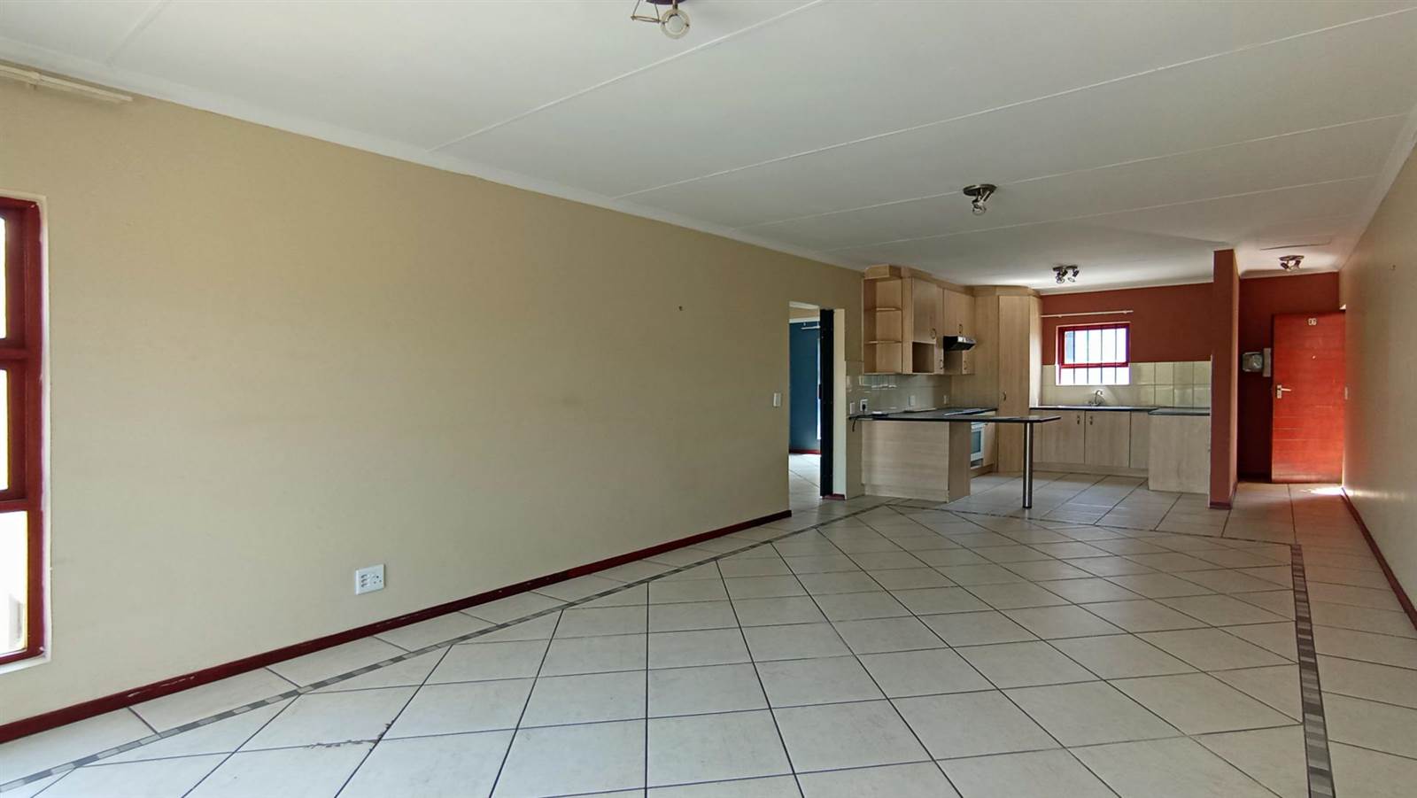 3 Bed Townhouse in Krugersdorp Central photo number 7