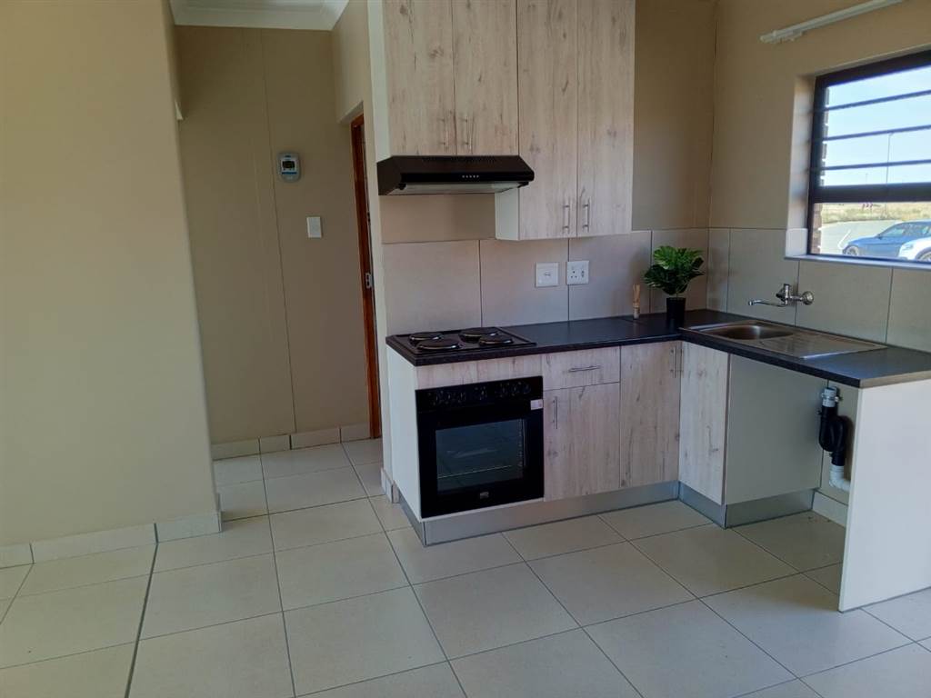 2 Bed House in Bloemfontein photo number 2