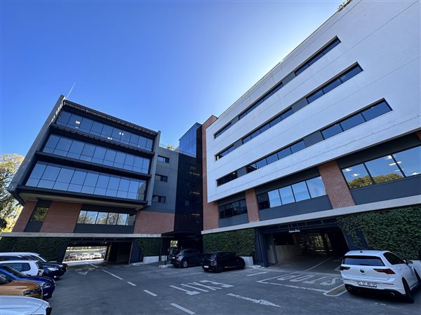 633  m² Commercial space