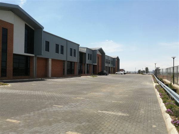 810  m² Commercial space