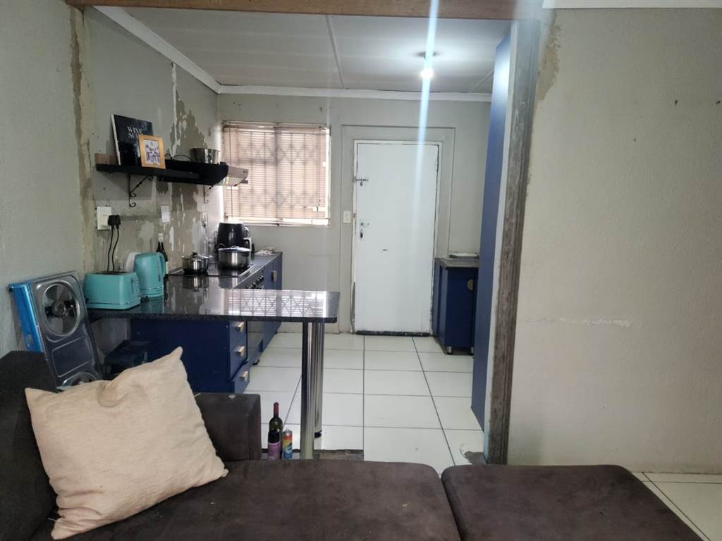 2 Bed House in Naledi photo number 12