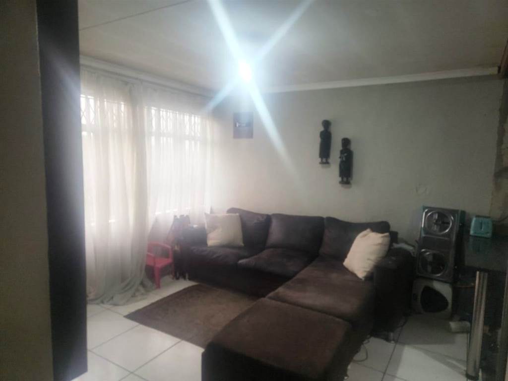 2 Bed House in Naledi photo number 19