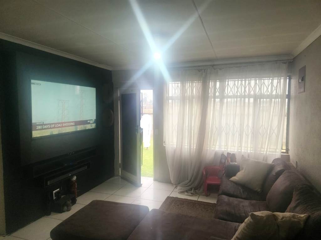 2 Bed House in Naledi photo number 24