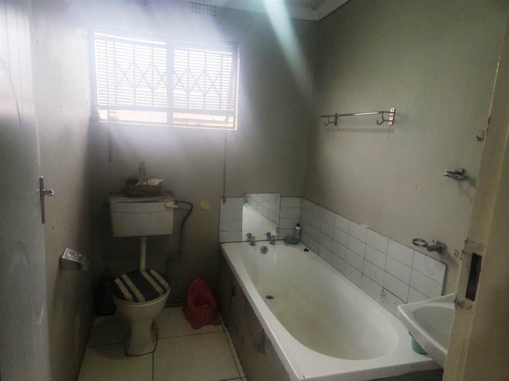 2 Bed House in Naledi photo number 30