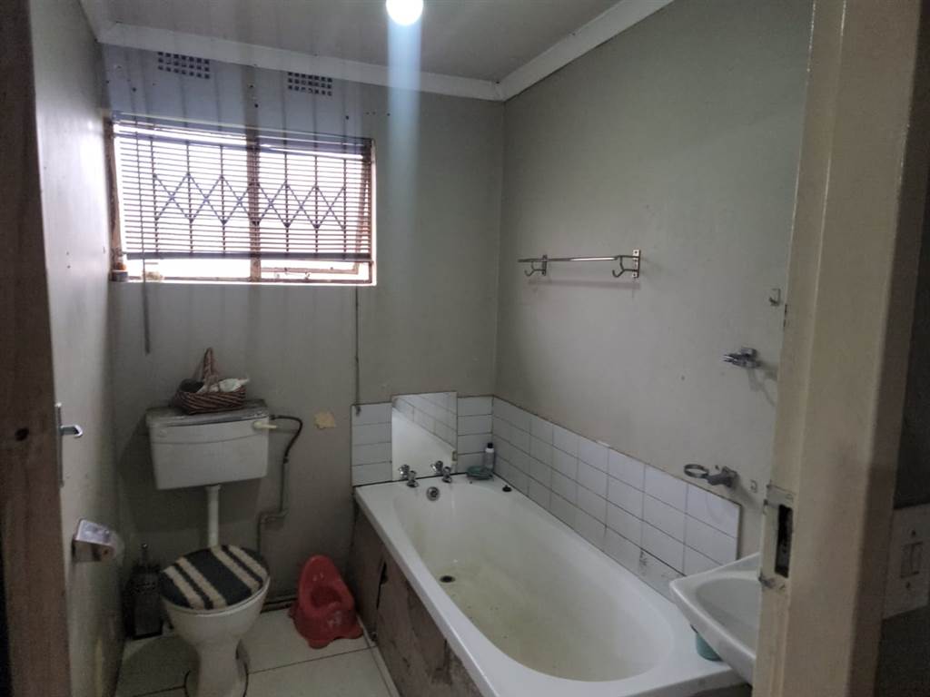 2 Bed House in Naledi photo number 27