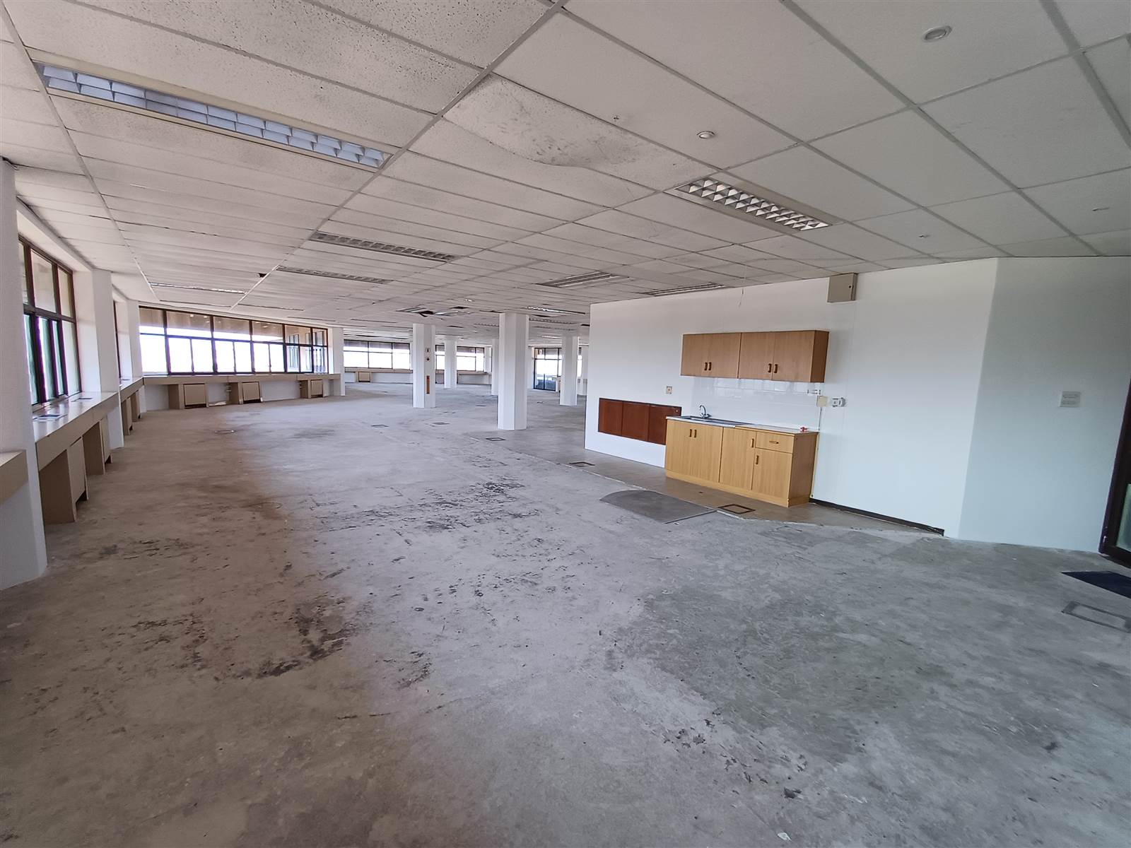433.7  m² Commercial space in Durban CBD photo number 6