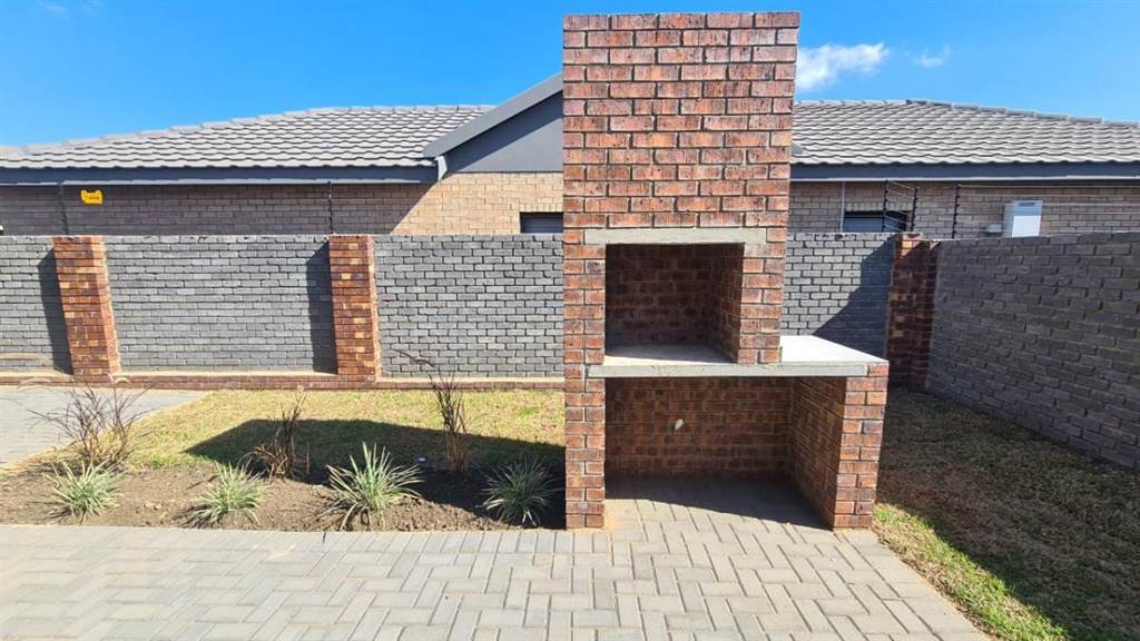 2 Bed House in Secunda photo number 25