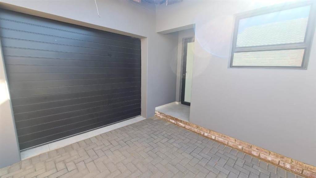 2 Bed House in Secunda photo number 23