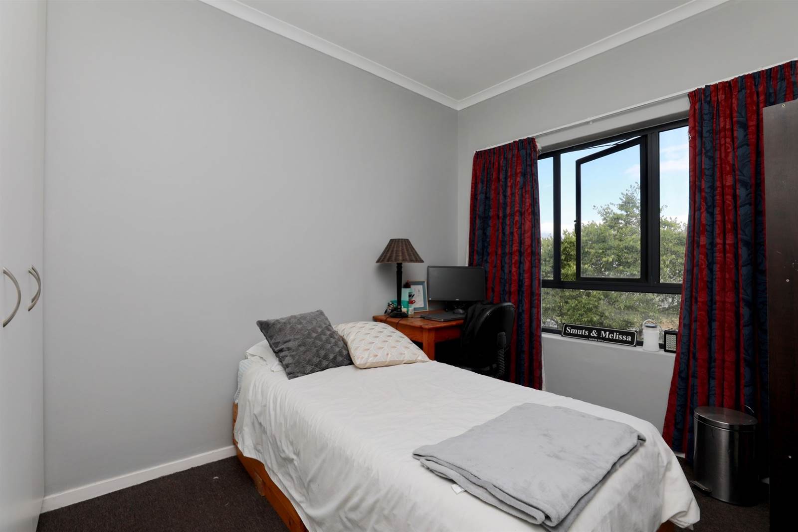 2 Bed Apartment in Somerset West Central photo number 5