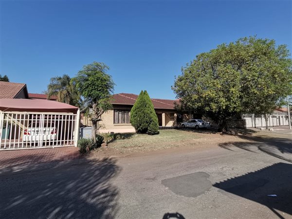 3 Bed House in Zinniaville