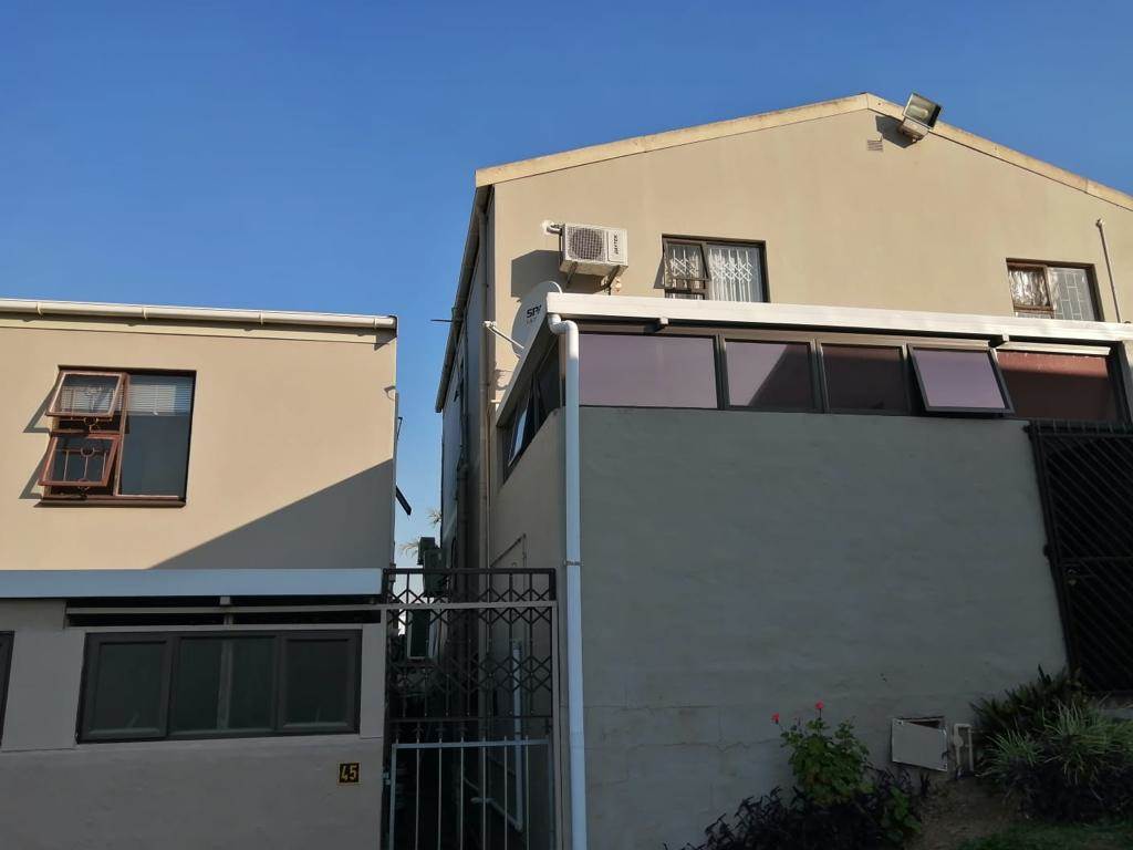 3 Bed Townhouse in Sydenham photo number 2