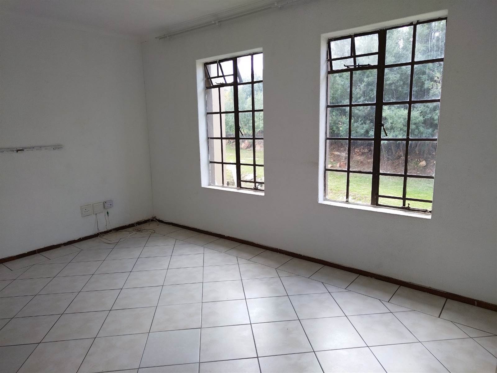 2 Bed Townhouse in Roodepoort West photo number 17