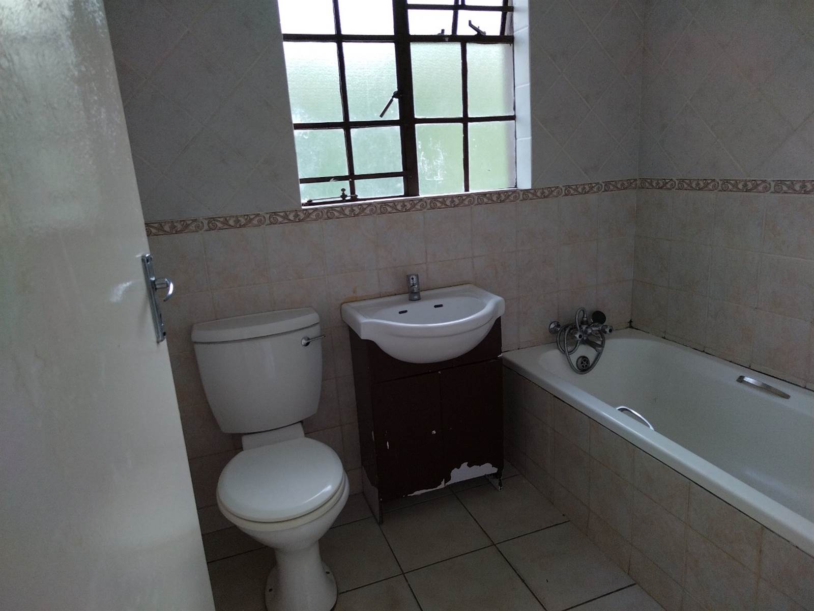 2 Bed Townhouse in Roodepoort West photo number 13
